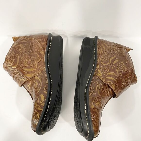 Alegria by PG Lite Shoes Brown Caiti Floral Embossed Leather Ankle Bootie Sz 6 - Picture 3 of 14